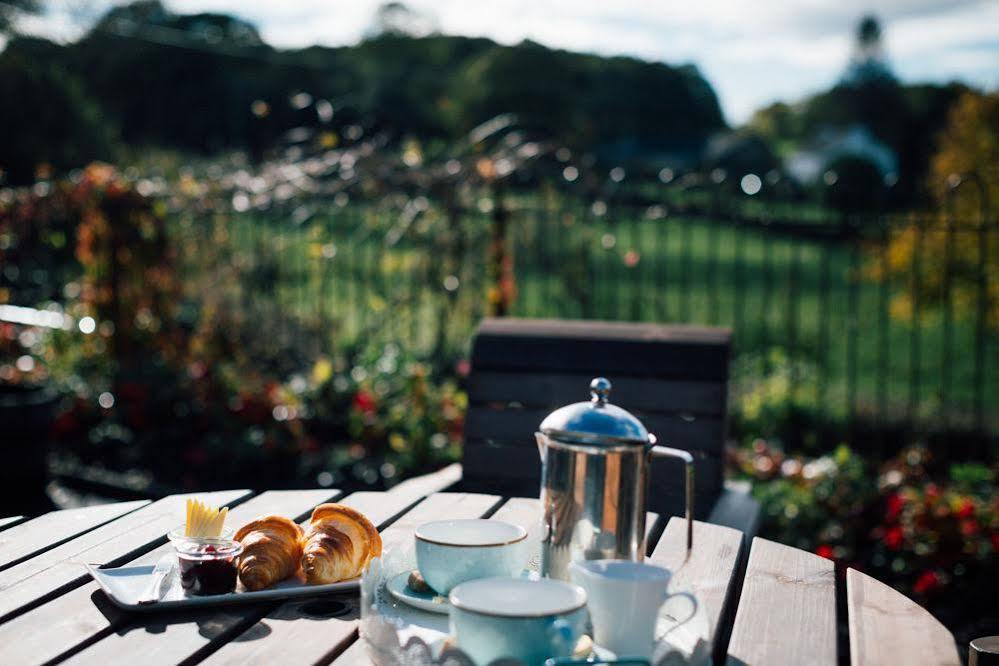 The Brown Horse Inn Winster  Extérieur photo
